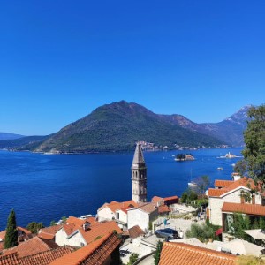Perast et la forteresse de Kotor. On a fait l'ascension en plein soleil, sinon c'est pas drôle 🤠.#montenegro #landscape #kotor